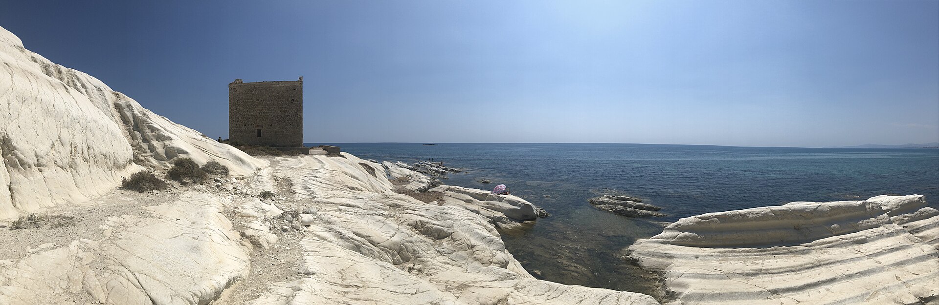 Punta Bianca, la falesia bianca sul mare vicino ad Agrigento